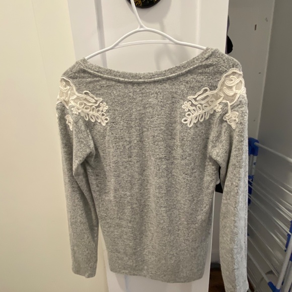 Cute winter and summer sweater - Picture 2 of 2